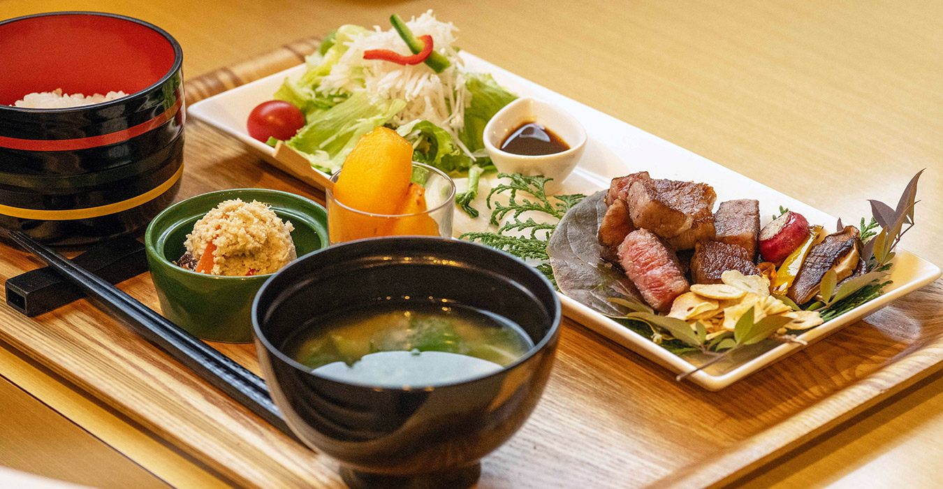 ランチ食事イメージ